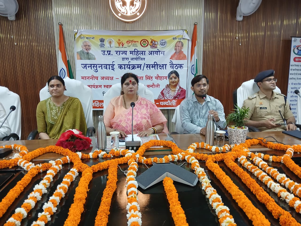 चंदौली | राज्य महिला आयोग की अध्यक्ष ने किया जिला अस्पताल,आंगनबाड़ी केंद्र का निरीक्षण