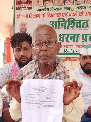 ​चंदौली। सकलडीहा: बिजली विभाग का 