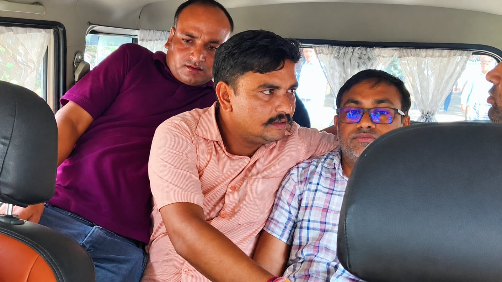 इटावा में एंटी करप्शन का बड़ा एक्शन,30 हजार की रिश्वत लेते पूर्ति निरीक्षक समेत 3 गिरफ्तार