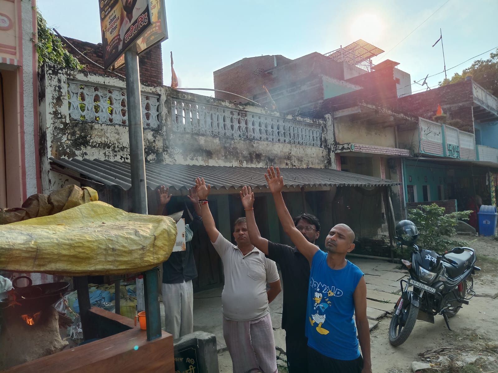 खर्गसेनपुर बाजार की हाईमास्ट एलईडी लाइट महीनों से खराब, राहगीरों और ग्रामीणों की बढ़ी परेशानी