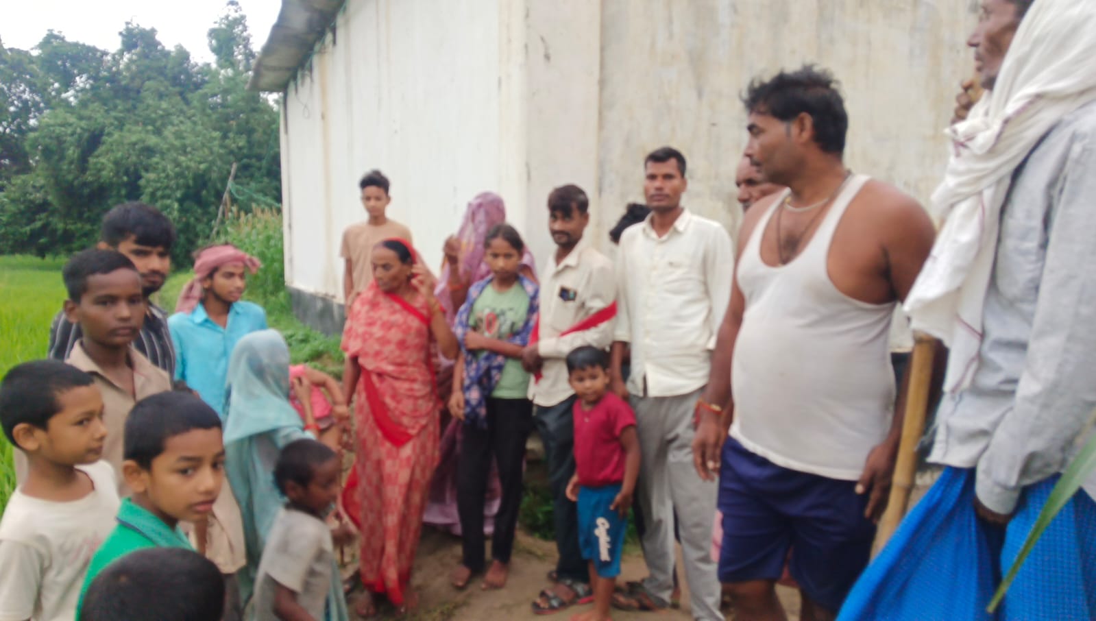 चकमार्ग पर कब्जे से तीन हजार ग्रामीणों का आवागमन प्रभावित, पैमाइश की मांग